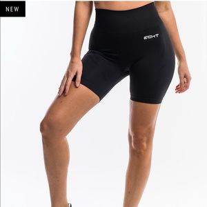 SOLD ON MER CARI*** Echt Arise Shorts